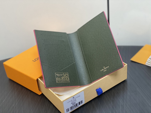 l0*is V*t0n passport cover-10*14*2.5cm