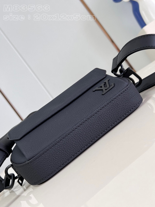 l0*is V*t0n pilot wearable wallet-20*12*5.5cm