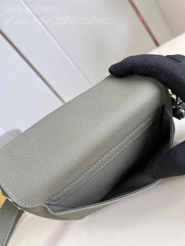 l0*is V*t0n pilot wearable wallet-20*12*5.5cm