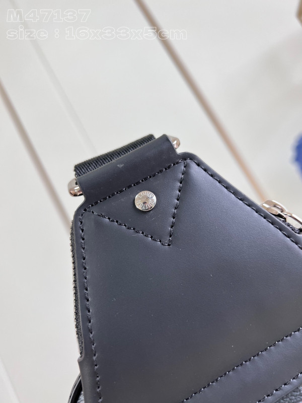 l0*is V*t0n avenue slingbag-16*33*5.7cm