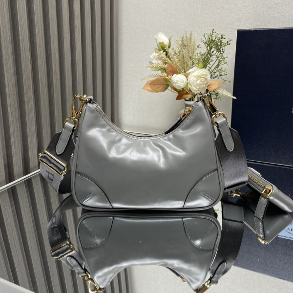 Pra*a re-edition 2005 saffiano bag-22*18*6.5cm