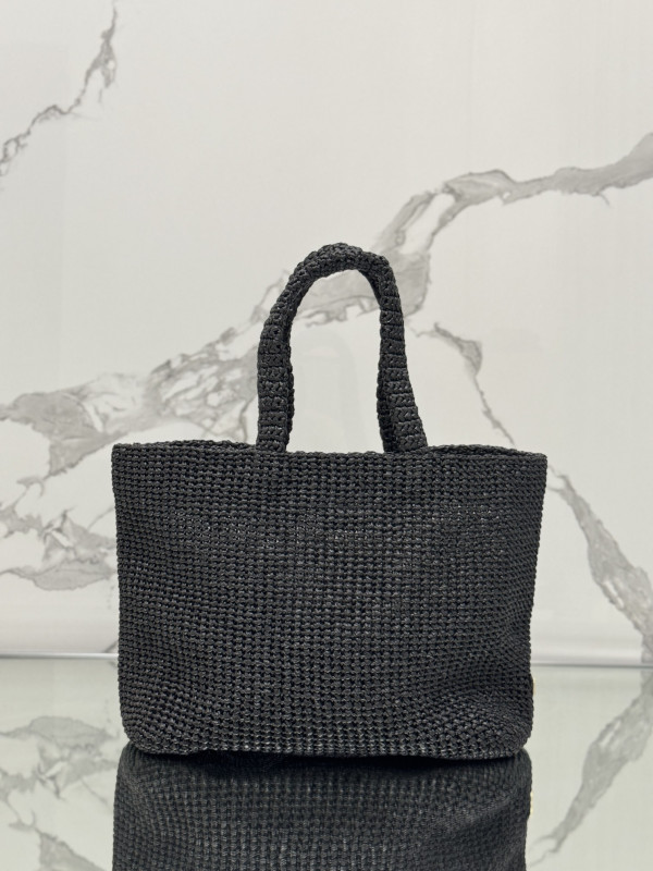 Pra*a crochet tote bag