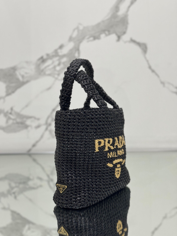 Pra*a crochet tote bag