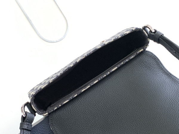 DIRO SADDLE MESSENGER BAG