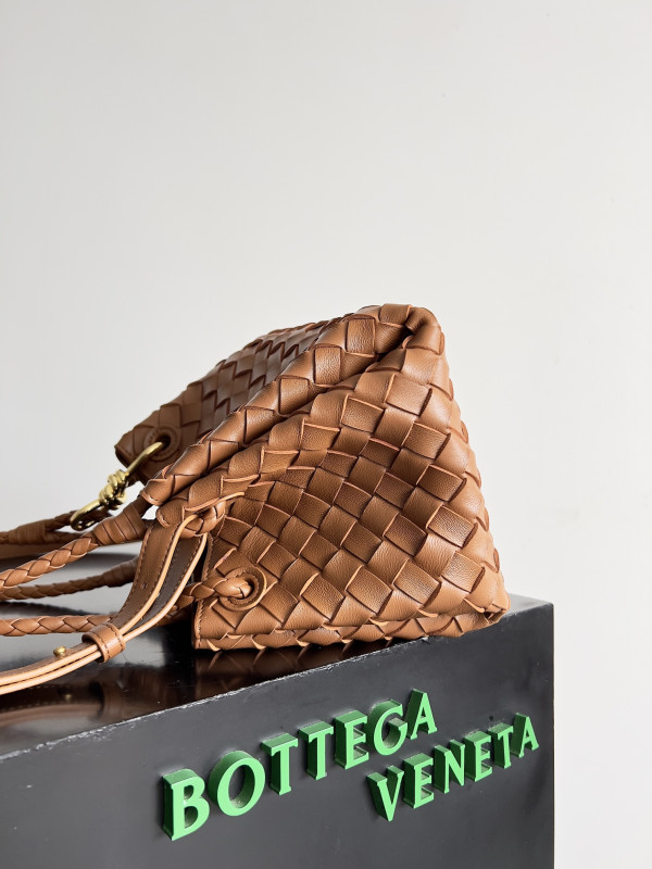 bo*te*ga Ve*ne*ta andiamo parachute small shoulder bag