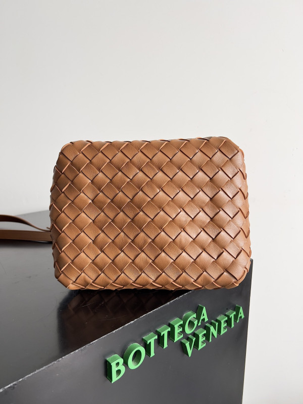 bo*te*ga Ve*ne*ta andiamo parachute small shoulder bag