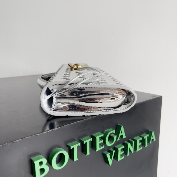 bo*te*ga Ve*ne*ta long clutch andiamo with handle-31*13*3cm