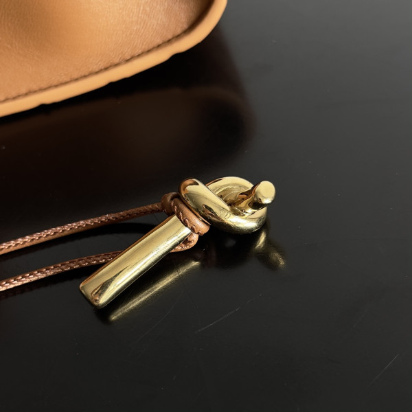 bo*te*ga Ve*ne*ta long clutch andiamo with handle-31*13*3cm
