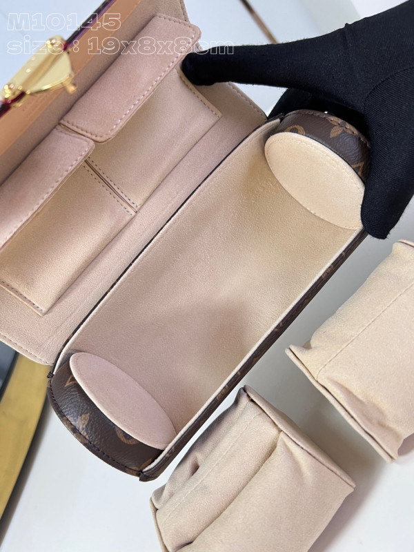 l0*is V*t0n jewelry case