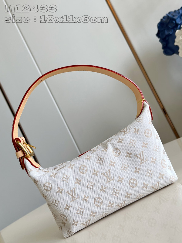 l0*is V*t0n hills pochette