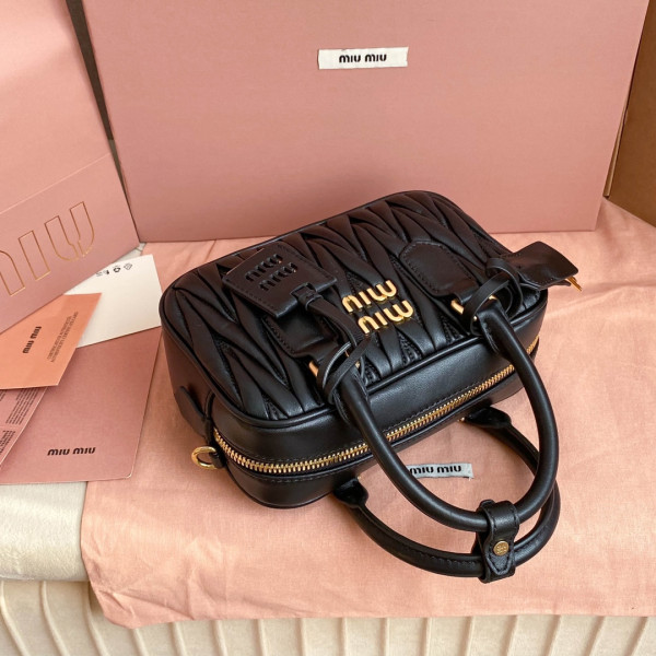 M*um*u arcadie matelassé nappa leather bag-19*13*6cm