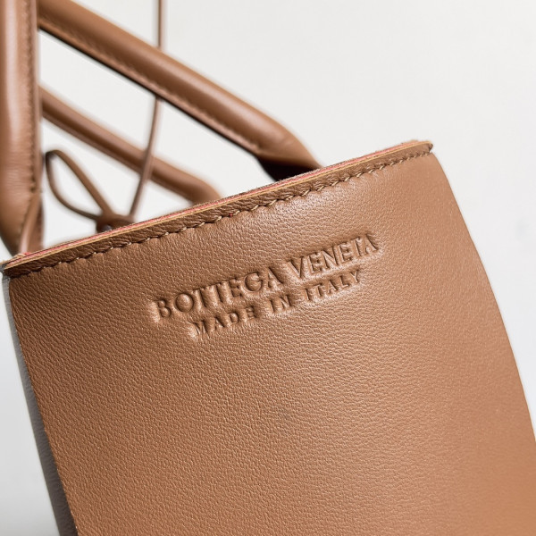 bo*te*ga Ve*ne*ta small arco tote bag