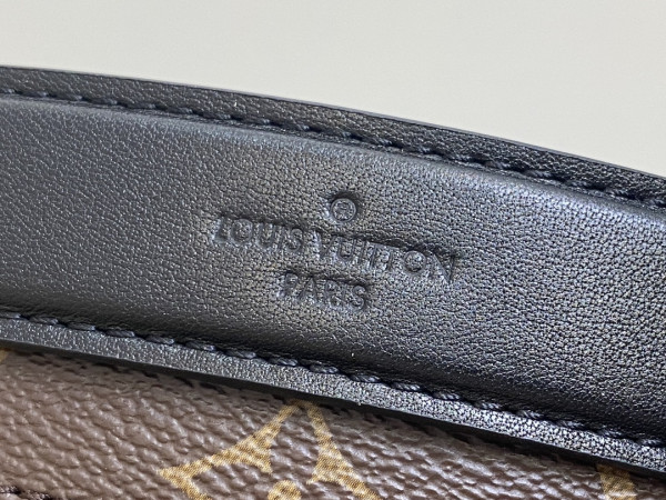 l0*is V*t0n lucky trunk