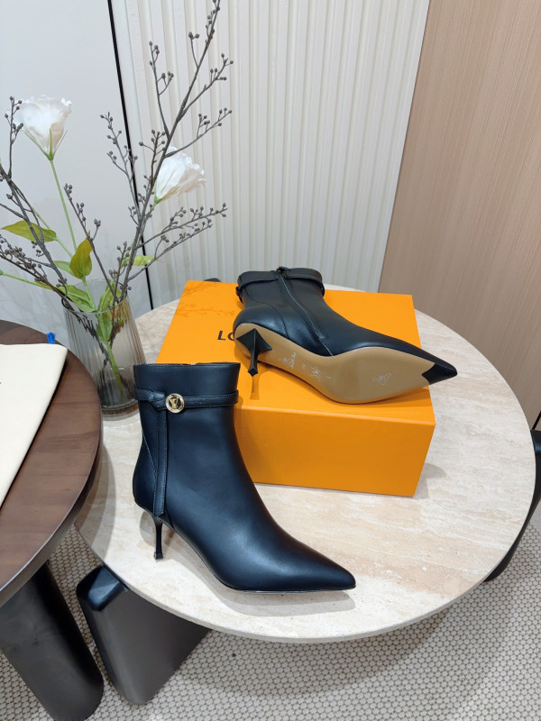 l0*is V*t0n stellar ankle boot