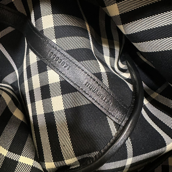 B**rry medium check drawstring pouch