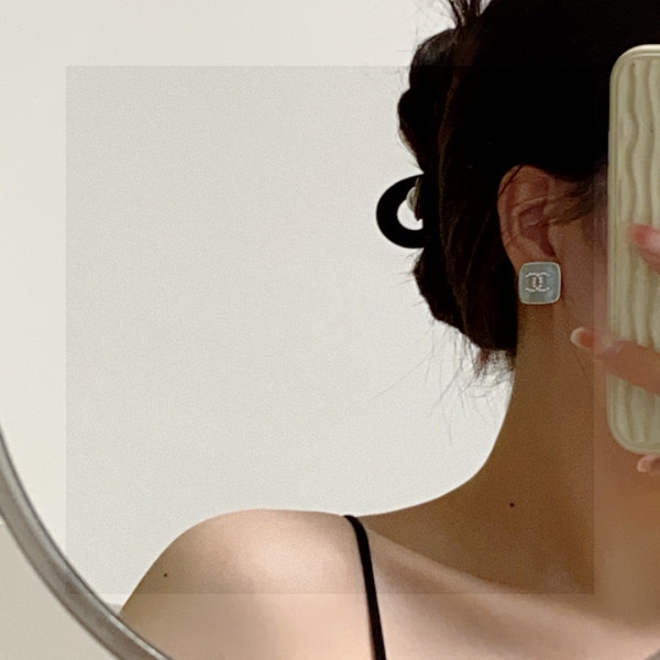 CL EARRINGS