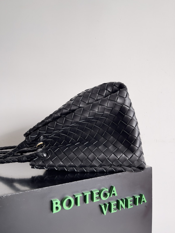 bo*te*ga Ve*ne*ta andiamo parachute large shoulder bag