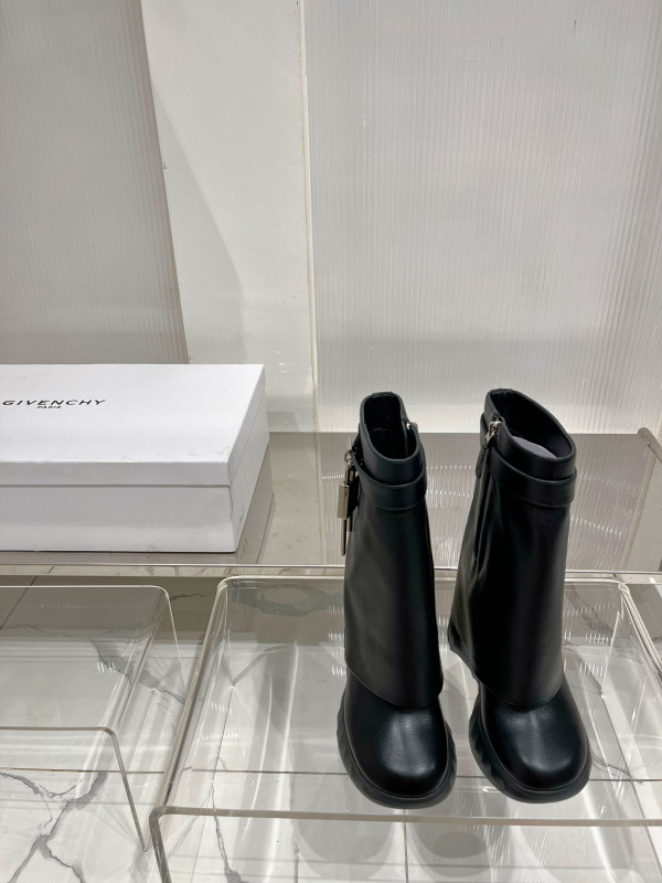 Gienvchy Boots