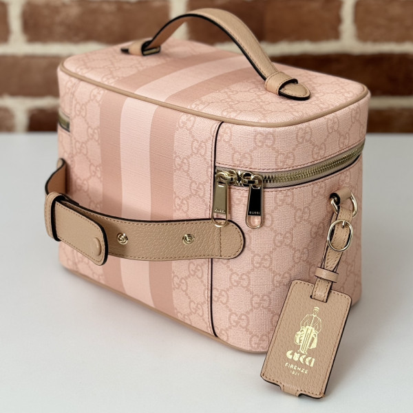 G*u*i porter medium travel bag