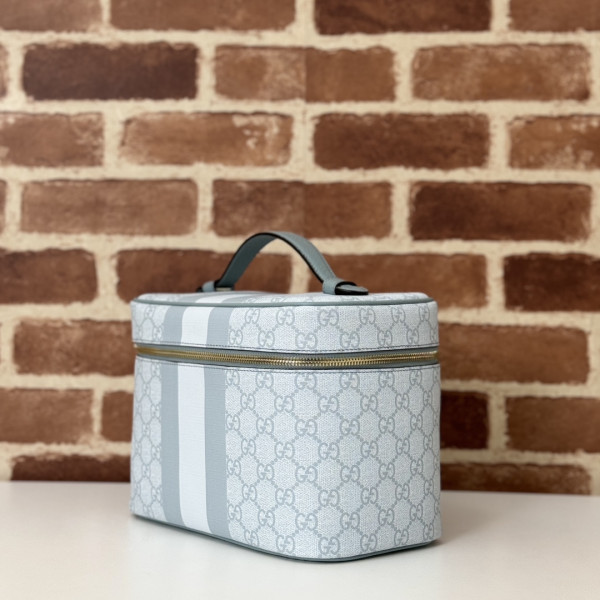 G*u*i porter medium travel bag