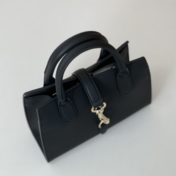 G*u*i small tote bag with hook closure