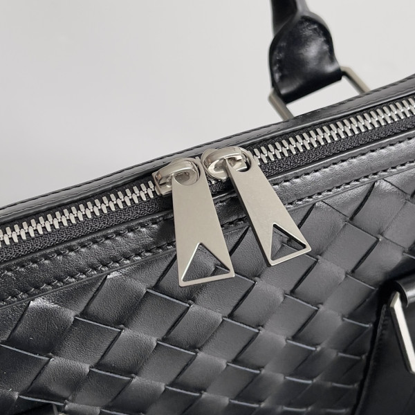 bo*te*ga Ve*ne*ta slim intrecciato briefcase