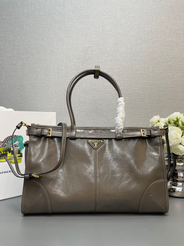 Pra*a large leather handbag