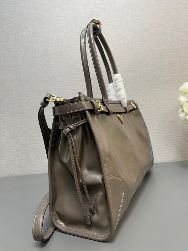Pra*a large leather handbag