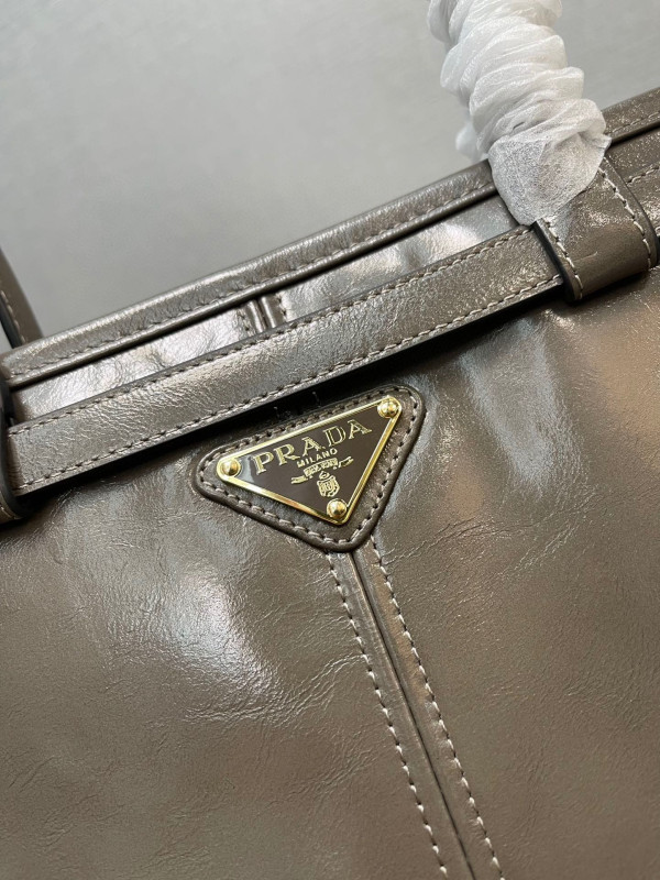 Pra*a large leather handbag