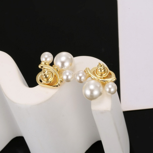DI0R EARRINGS
