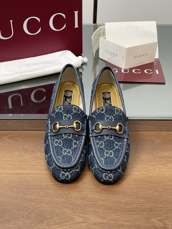 G*u*i loafer