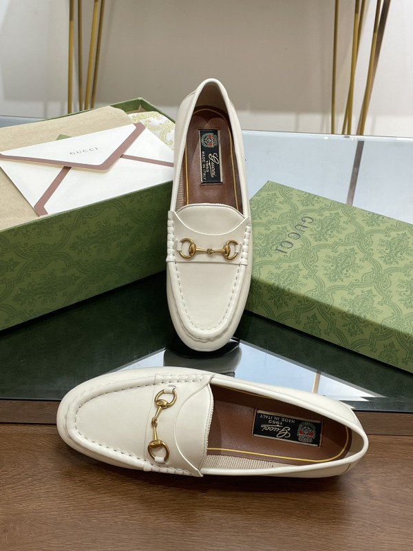 G*u*i loafer