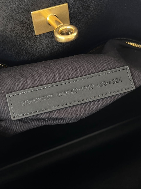 Ba*len*cia*ga bel air large shoulder bag