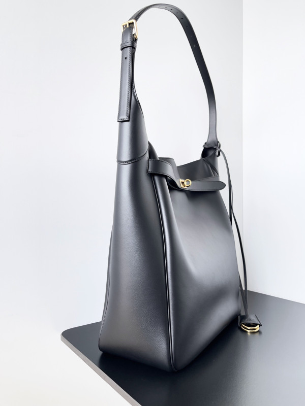 Ba*len*cia*ga bel air large hobo bag