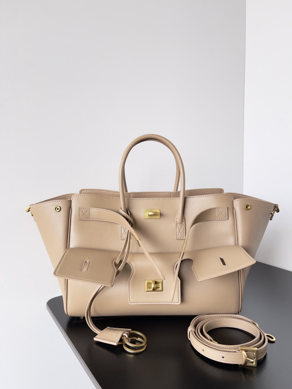 Ba*len*cia*ga bel air medium carry all bag