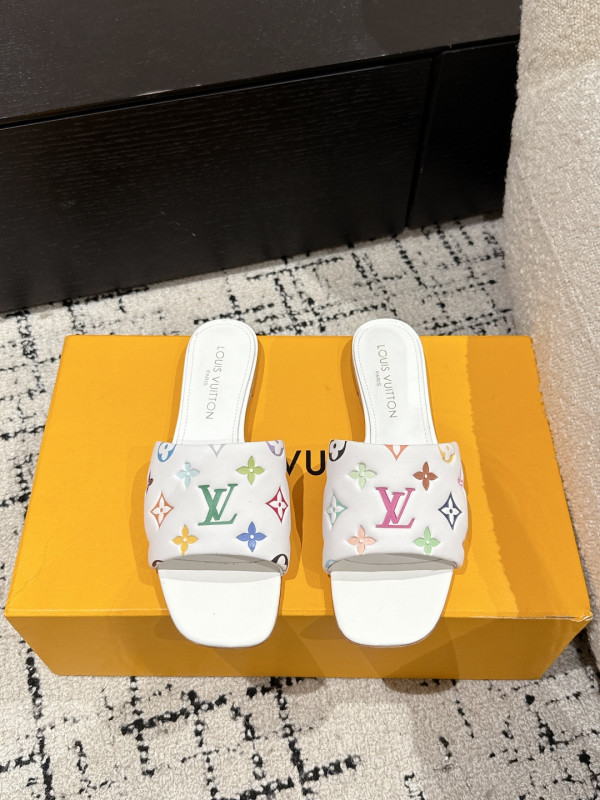 l0*is V*t0n slippers