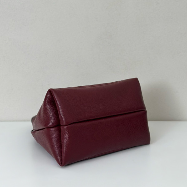 G*u*i softbit medium top handle bag