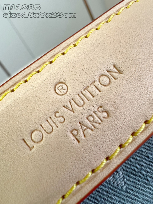 l0*is V*t0n side trunk mm-23.5*16*8.5cm