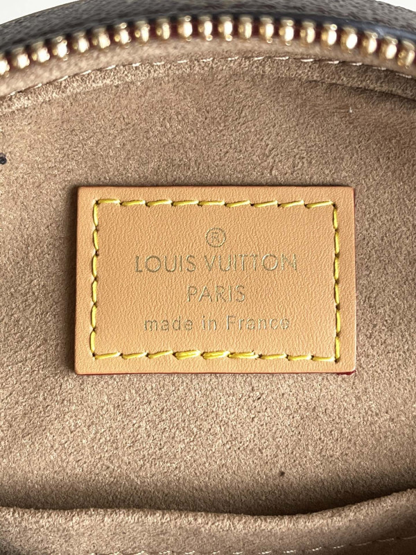 l0*is V*t0n nicolas ghesquière