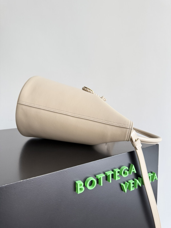 bo*te*ga Ve*ne*ta small liberta bucket - 22*18*15cm