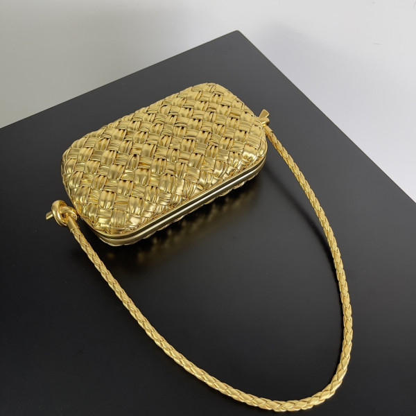 bo*te*ga Ve*ne*ta knot minaudiere on strap