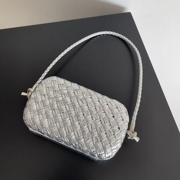 bo*te*ga Ve*ne*ta knot minaudiere on strap