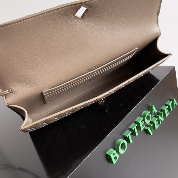 bo*te*ga Ve*ne*ta long clutch andiamo with handle-31*13*3cm