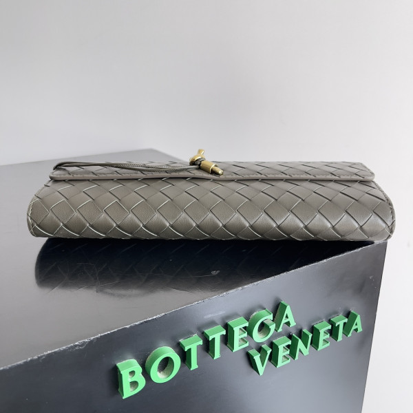 bo*te*ga Ve*ne*ta long clutch andiamo with handle-31*13*3cm