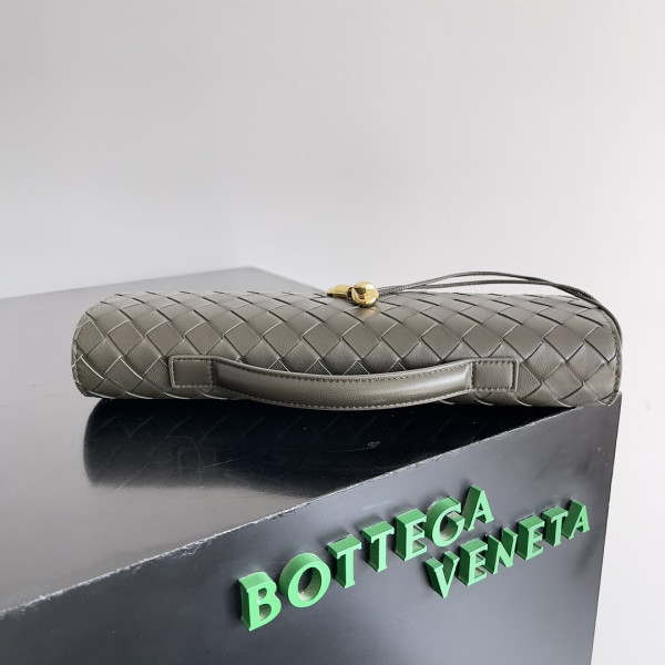 bo*te*ga Ve*ne*ta long clutch andiamo with handle-31*13*3cm