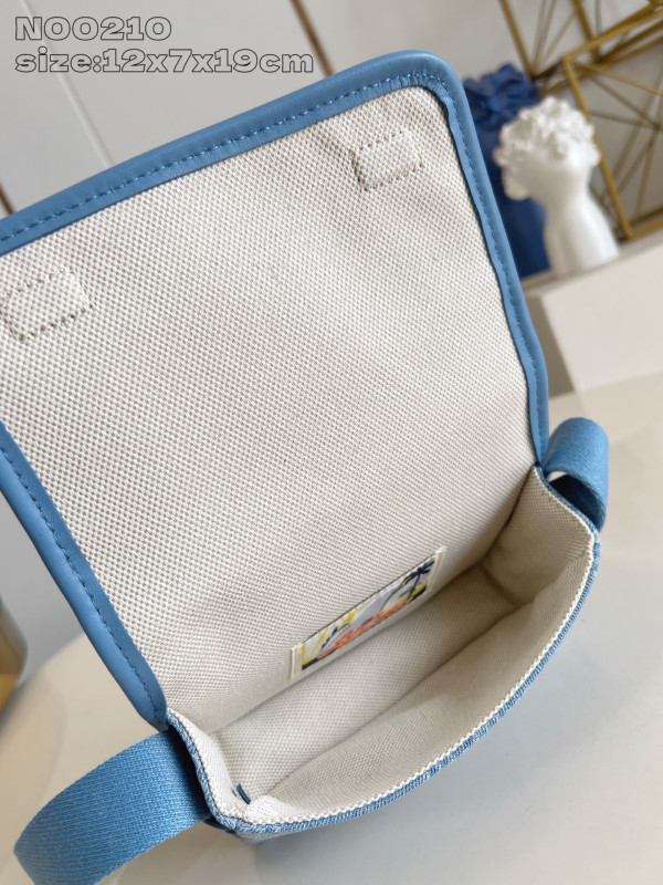 l0*is V*t0n bosphore wearable wallet