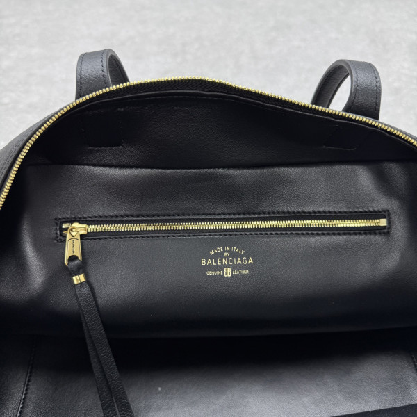 Ba*len*cia*ga carrie bowling bag medium - 36*15*19cm