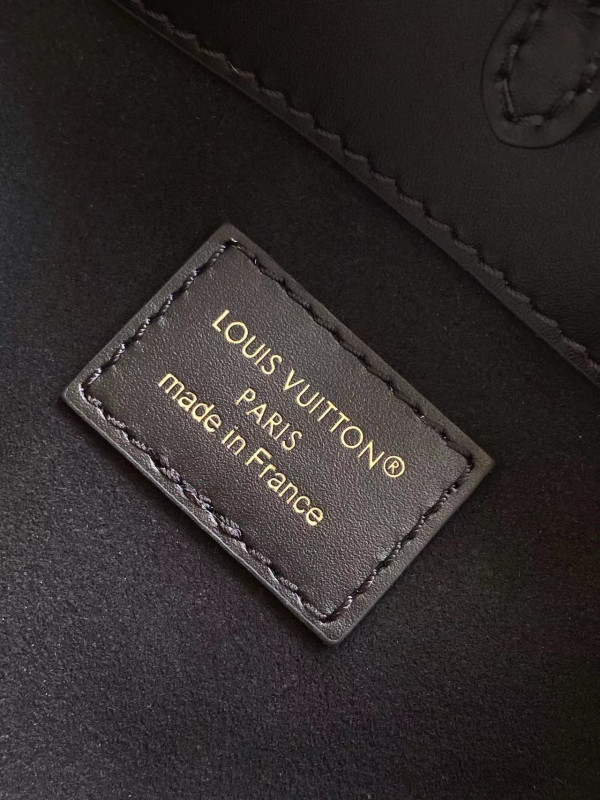 l0*is V*t0n avenue pm - 30*19.5*12cm