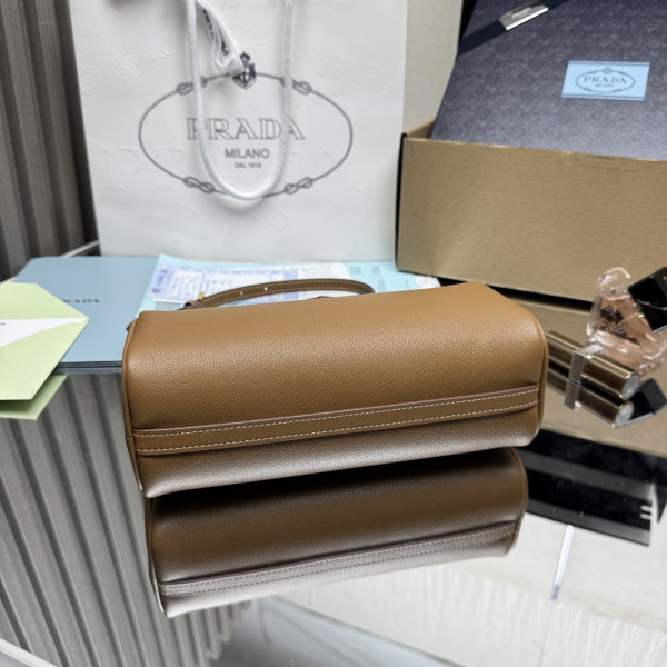 Pra*a leather pouch - 22*9*7.5cm