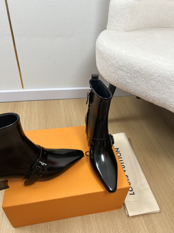 l0*is V*t0n boots
